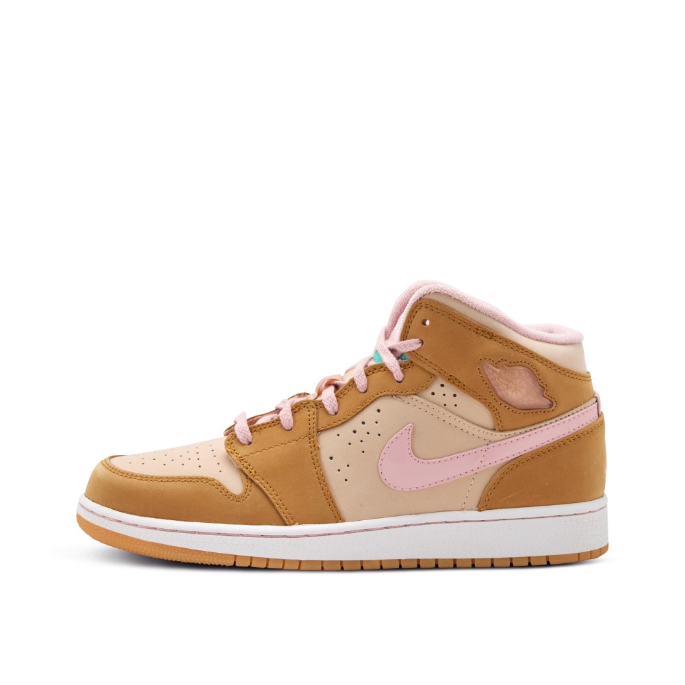 641-nike-airjordan1retro-lolabunny.jpg