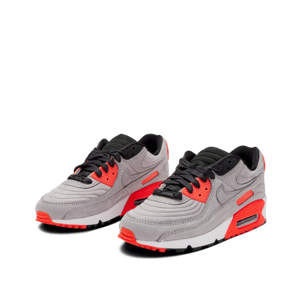 951-821sneakers-c88wp-t3-01.jpg